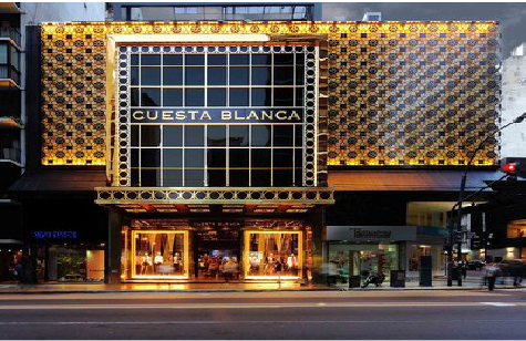 镇安门头设计与商业空间的纽带。